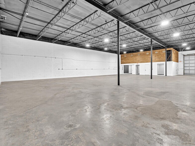 More Photos Of 7880-7882 NW 56th St, Miami Warehouse For Lease