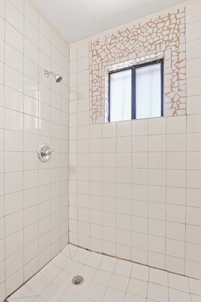 More Photos Of 5200 Doniphan Dr, El Paso Bar For Sale