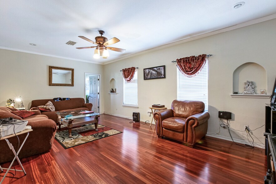 More Photos Of 7418 Chef Menteur Hwy, New Orleans Hotel For Sale