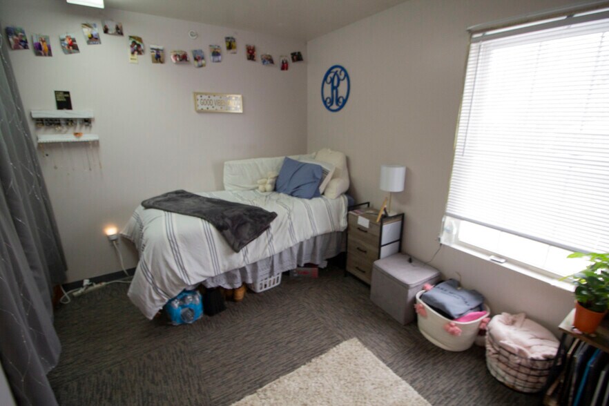 More Photos Of 3125 W Michigan Ave, Kalamazoo Dormitory For Sale
