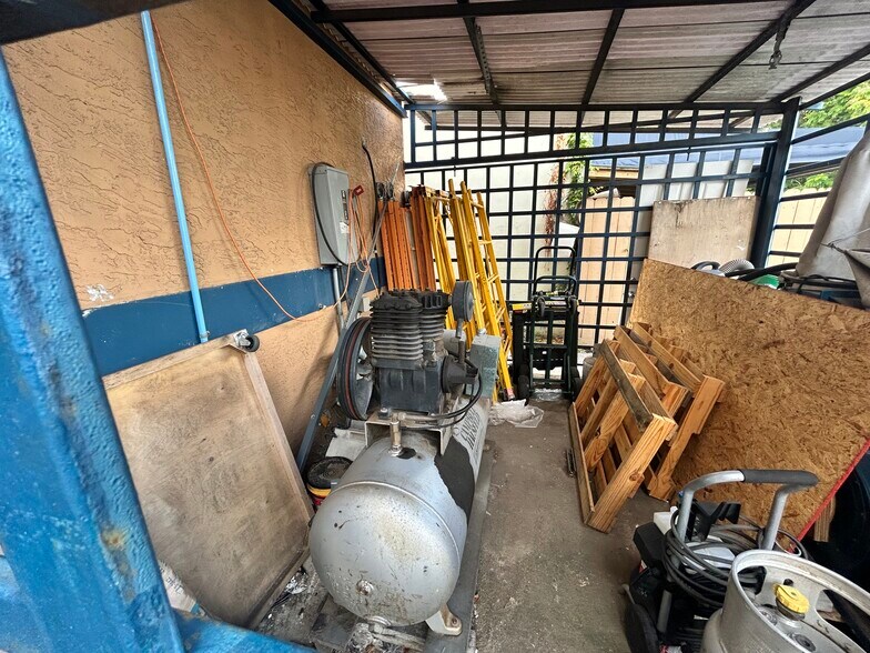 More Photos Of 2720 W 3rd ct, Hialeah Manufacturing For Lease
