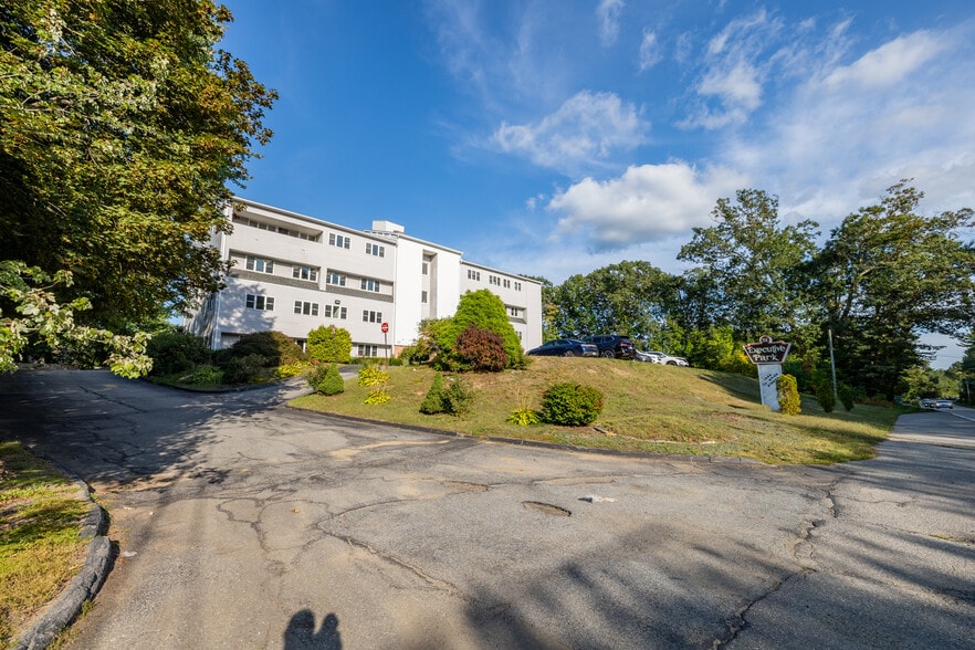 More Photos Of 1538 Turnpike St, North Andover Medical For Sale
