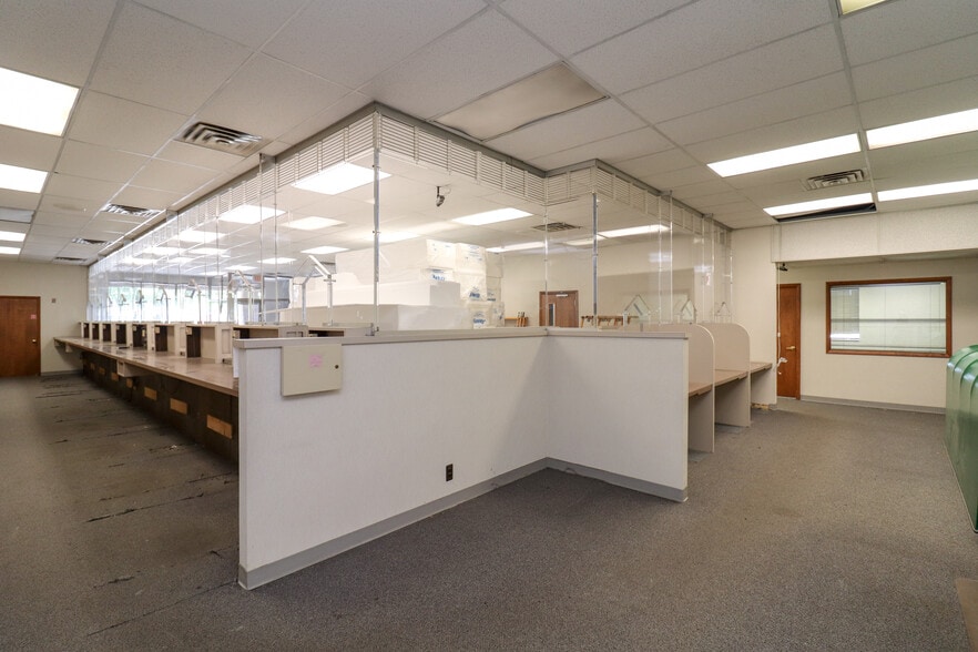 More Photos Of 30094-30120 Ford Rd, Garden City Storefront For Lease