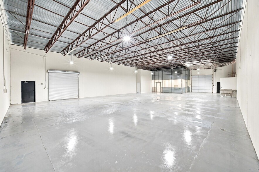 More Photos Of 1440 Cedar Post Ln, Houston Warehouse For Sale