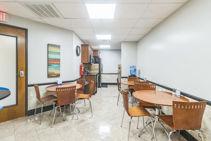 More Photos Of 16333 S Great Oaks Dr, Round Rock Medical For Lease