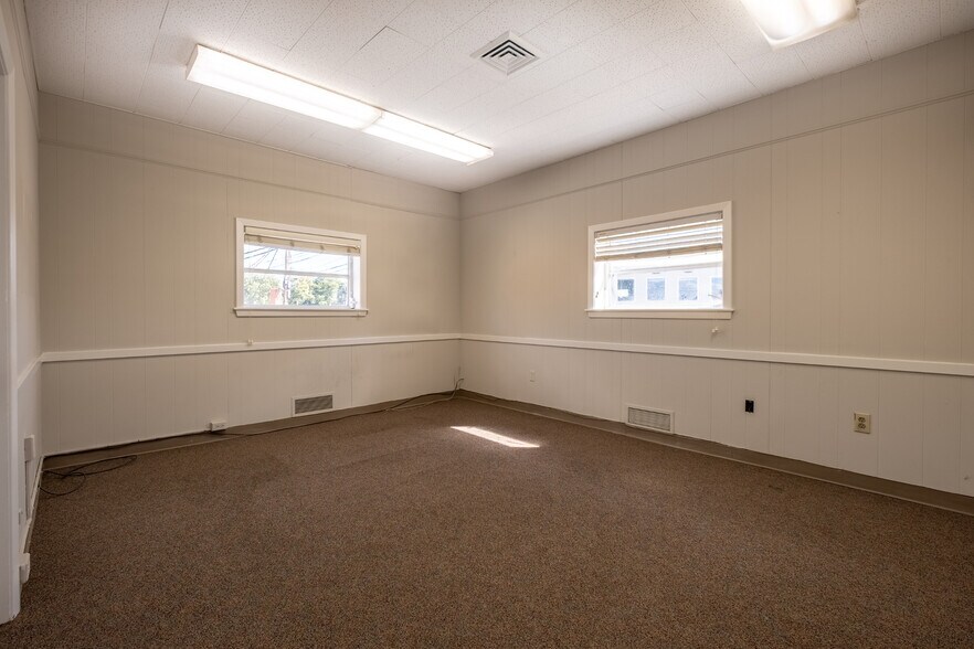 More Photos Of 1842 Banking St, Greensboro Office For Sale