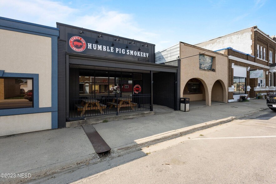 Primary Photo Of 411 3rd Ave, Clear Lake Restaurant For Sale