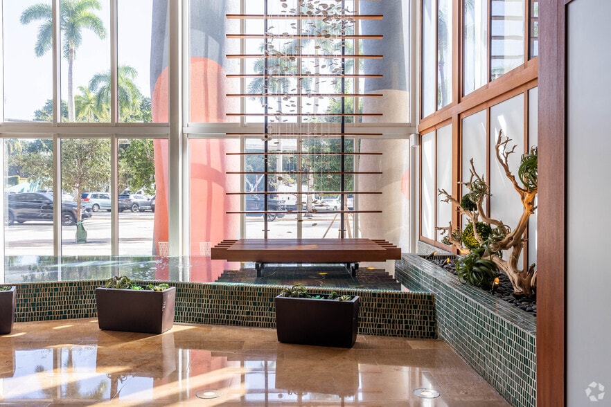 More Photos Of 50 Biscayne Blvd, Miami Apartments For Lease
