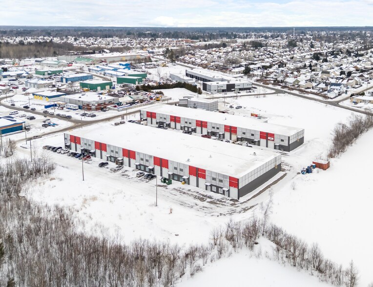 More Photos Of 8100-8118 Rue Charles-Édouard-Renaud, Terrebonne Warehouse For Sale