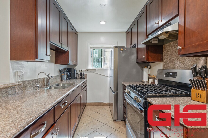 More Photos Of 1052 Elm Ave, Glendale Apartments For Sale