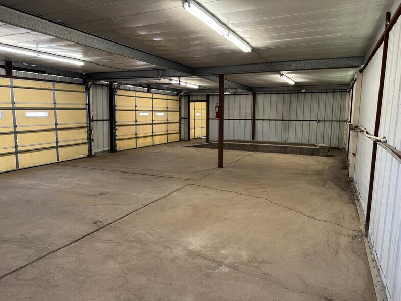 More Photos Of 6200 E Rosedale St, Fort Worth Warehouse For Lease