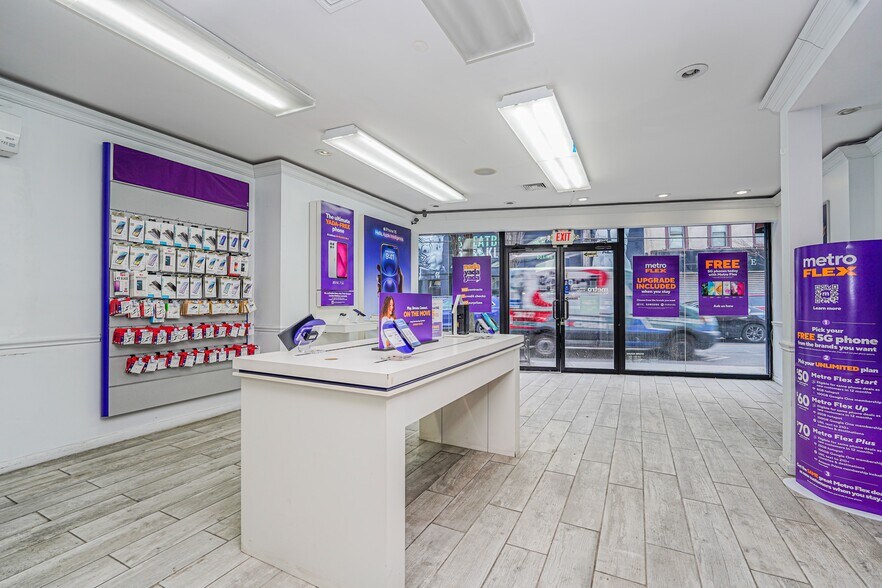 More Photos Of 587 Bay St, Staten Island Storefront Retail Residential For Sale