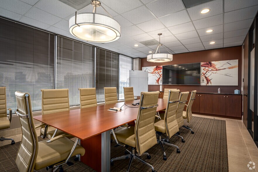 More Photos Of 1717 St. James Place, Houston Office For Lease