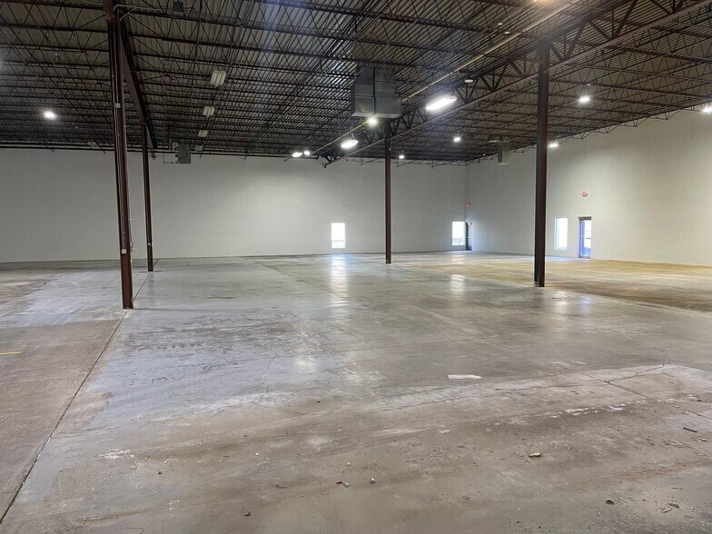 More Photos Of 1600 N 67th Ave, Brooklyn Center Warehouse For Lease