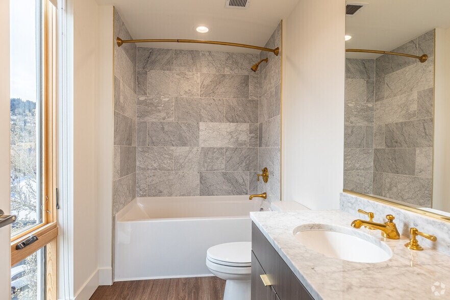 More Photos Of 1905 NW 23rd Ave, Portland Apartments For Lease
