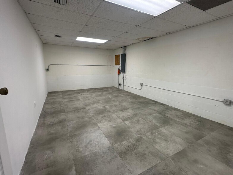 More Photos Of 11453-11477 NW 34th St, Doral Warehouse For Lease