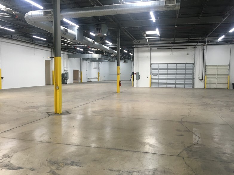 More Photos Of 1001 Entry Dr, Bensenville Warehouse For Lease