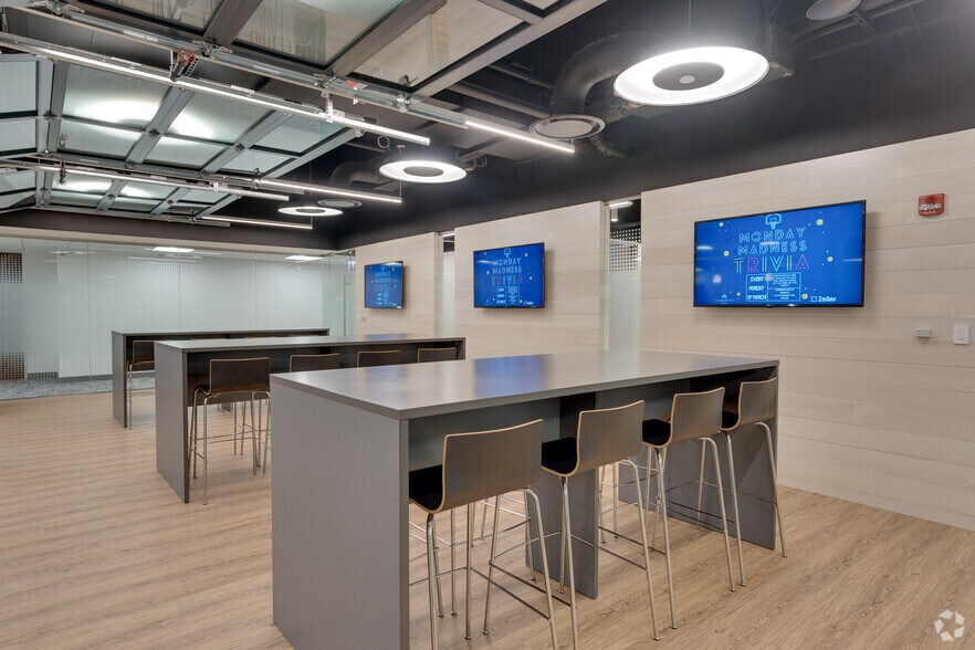 More Photos Of 2021 Spring Rd, Oak Brook Office For Lease