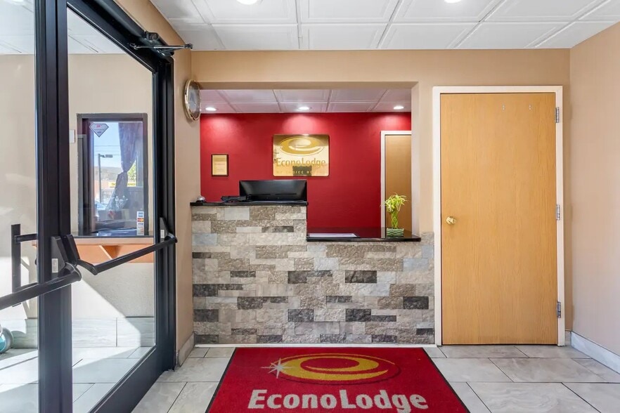 More Photos Of 150 Browns Ferry Rd, Chattanooga Hotel For Sale