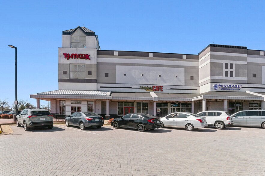 More Photos Of 12100-12220 W Fairfax Towne Center, Fairfax Unknown For Lease