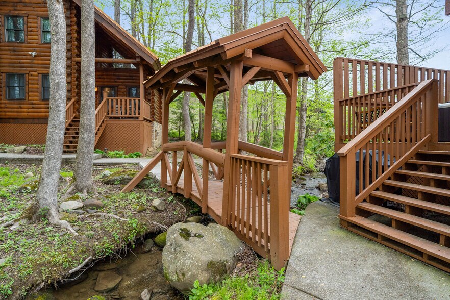 More Photos Of 4309 E Parkway, Gatlinburg Office For Sale
