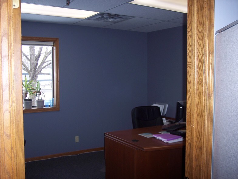 More Photos Of 2800 Freeway Blvd, Brooklyn Center Office For Lease