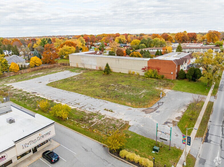 More Photos Of 7797 Lundy's Ln, Niagara Falls Hotel For Sale