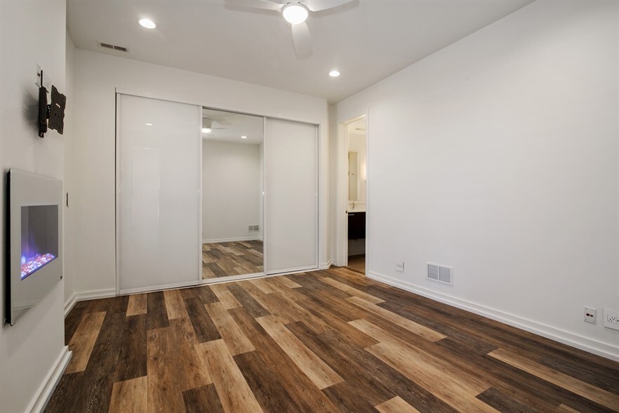 More Photos Of 1420 W Fulton St, Chicago Apartments For Sale