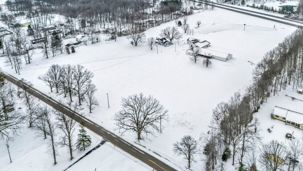 More Photos Of 4085 Herner County Line Rd, Southington Showroom For Sale