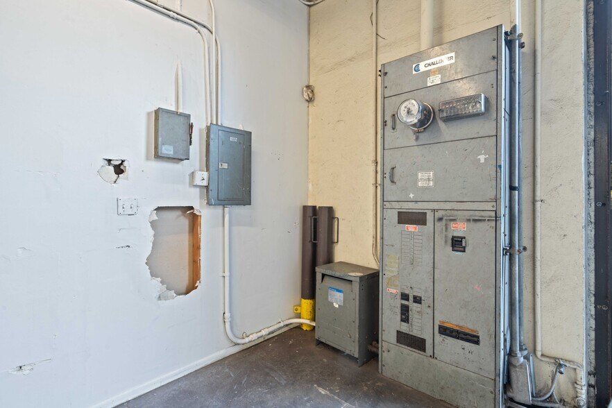 More Photos Of 215 W 15th St, Los Angeles Warehouse For Sale