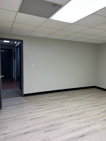More Photos Of 529 Greene Ave, Green Bay Office For Lease