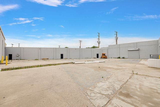 More Photos Of 20530 Hoover Rd, Detroit Warehouse For Lease