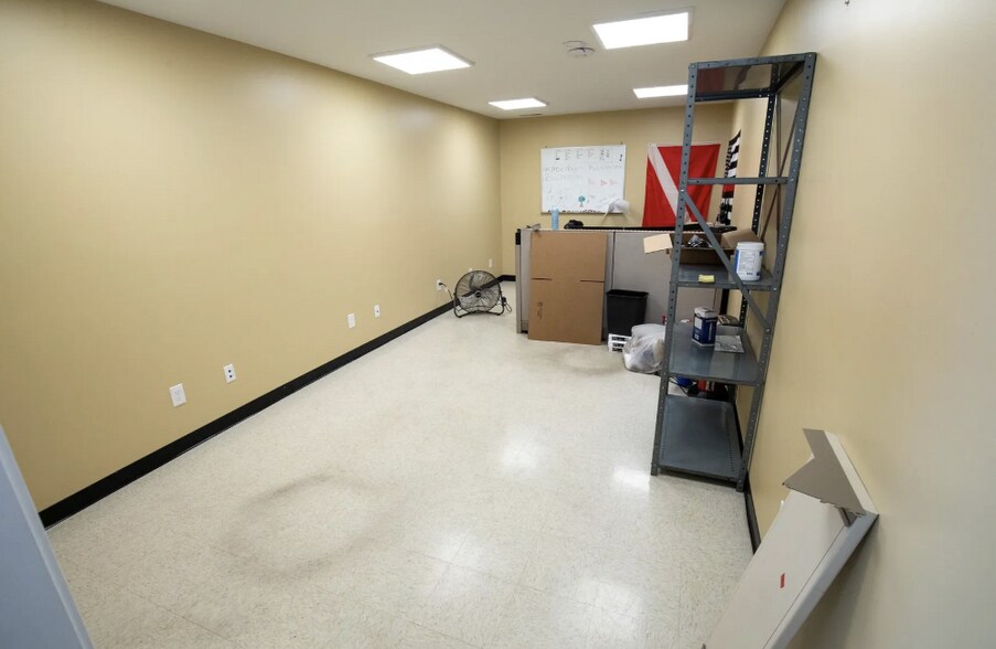 More Photos Of 347 Braley Rd, Huntington Flex For Sale