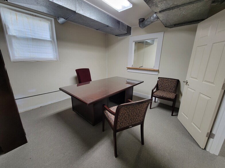 More Photos Of 215 Church St, Lenoir Office For Sale
