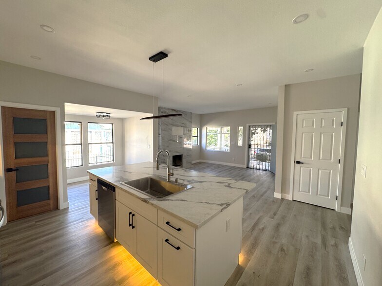 More Photos Of 529 W 10th St, Long Beach Apartments For Sale