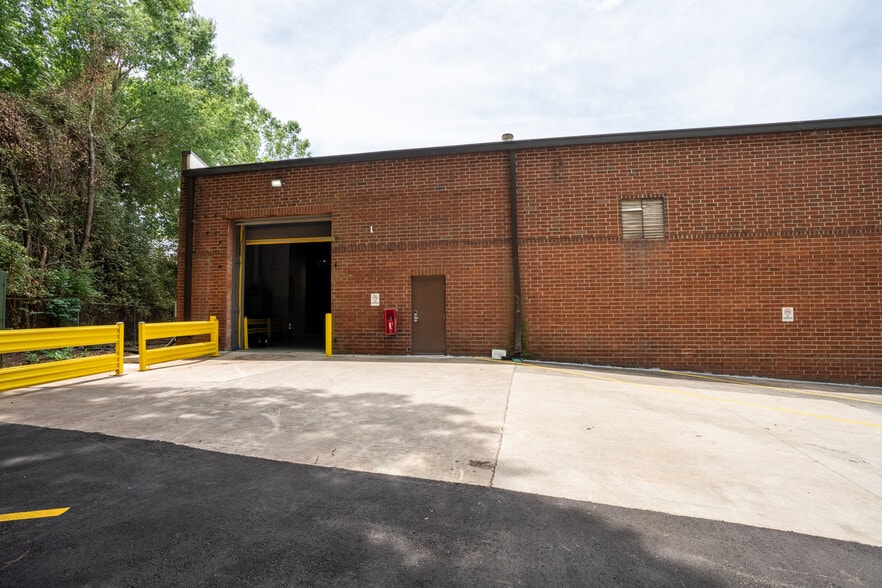 More Photos Of 11135 Monroe Rd, Matthews Distribution For Lease