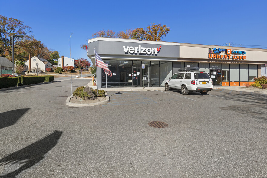 Primary Photo Of 71 Forest Ave, Glen Cove Storefront Retail Office For Lease