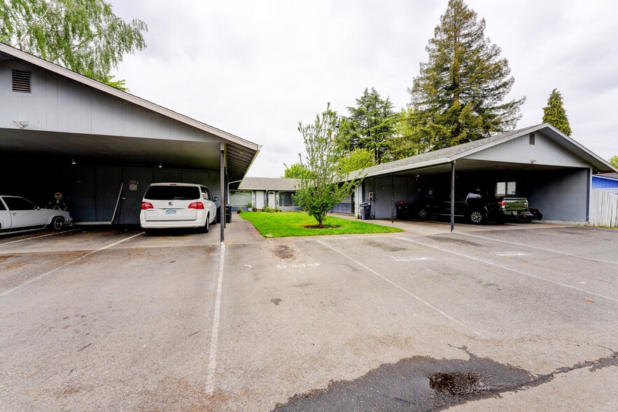 More Photos Of 1049 SE Walnut St, Hillsboro Apartments For Sale