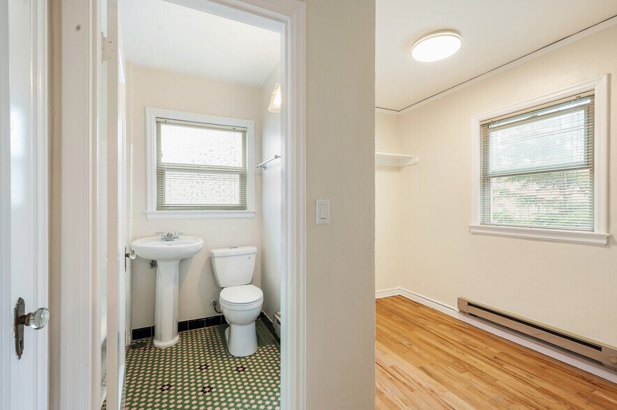 More Photos Of , Seattle Multifamily For Sale