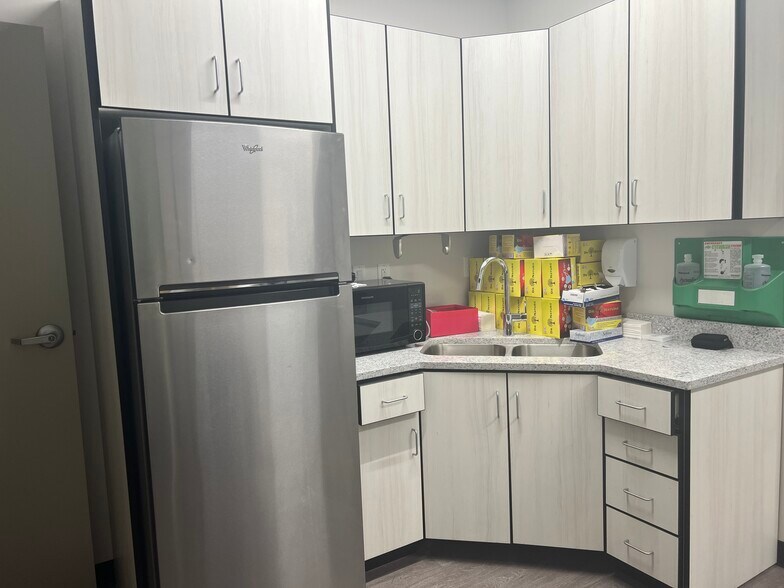 More Photos Of 4460 Highland Dr, Salt Lake City Medical For Lease