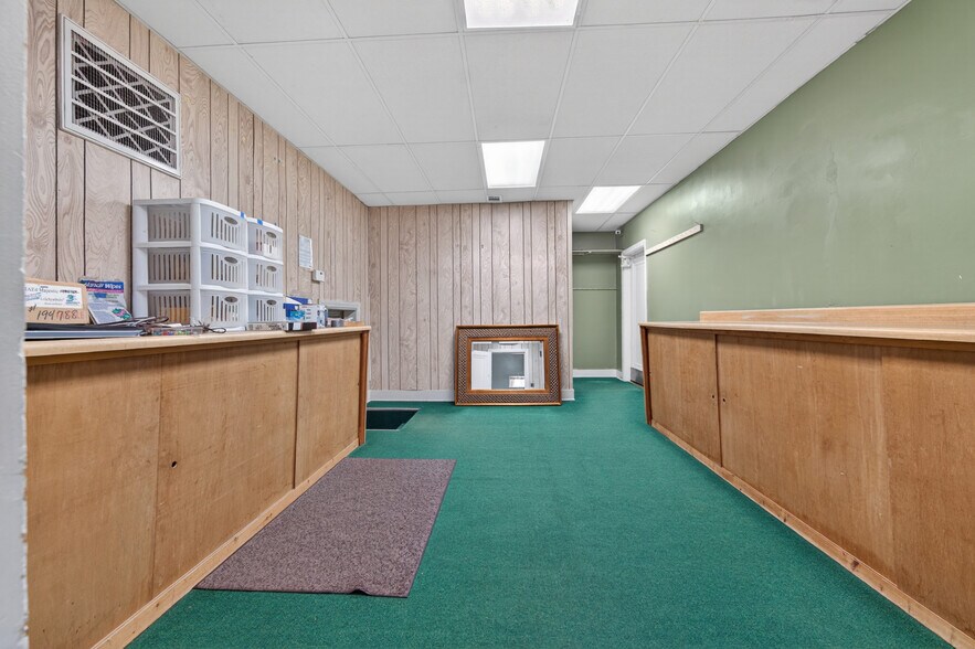 More Photos Of 209 N Main St, Belleville Medical For Sale
