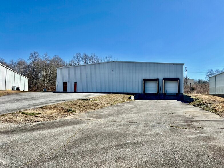 More Photos Of 3123 Cedar Park, Greensboro Warehouse For Lease