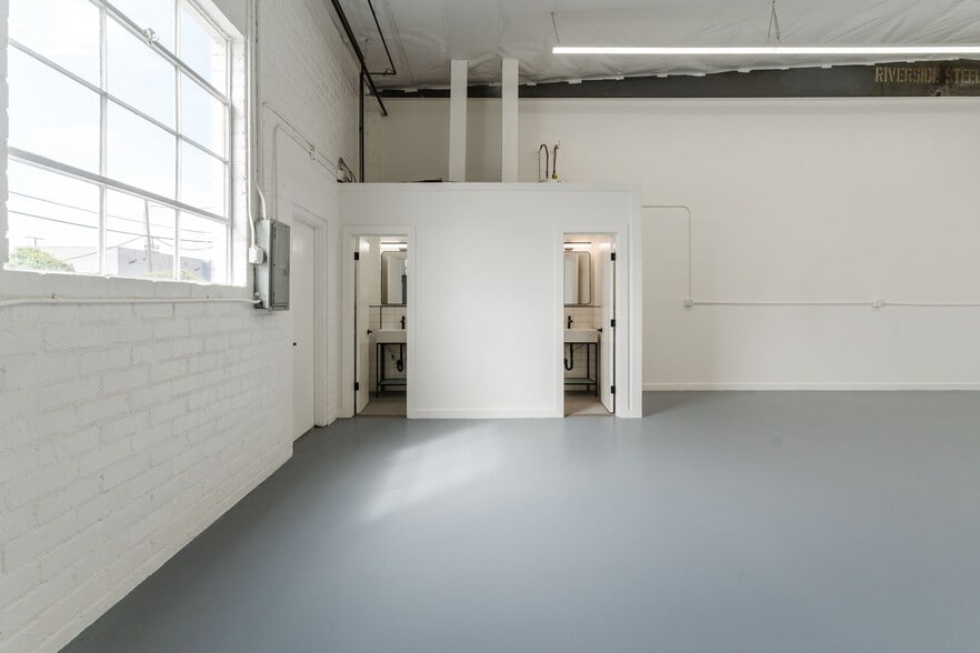 More Photos Of 8210 Lankershim Blvd, North Hollywood Warehouse For Lease