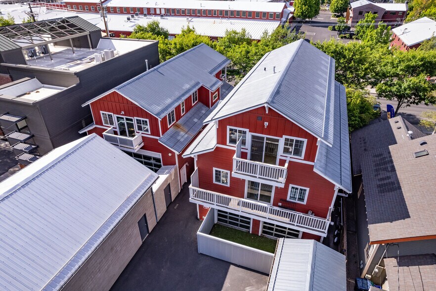 More Photos Of 626 NW Arizona Ave, Bend Office For Sale