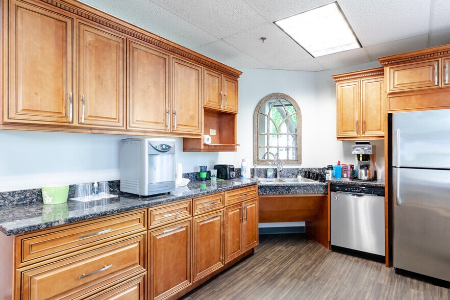 More Photos Of 1811 High Grove Ln, Naperville Office For Lease