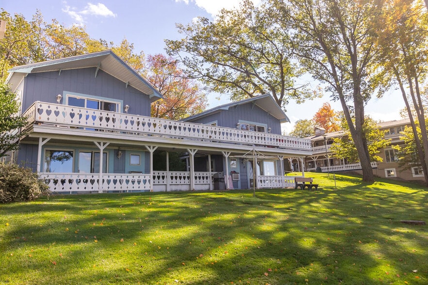 Primary Photo Of 104 W Houghton Lake Dr, Prudenville Hotel For Sale