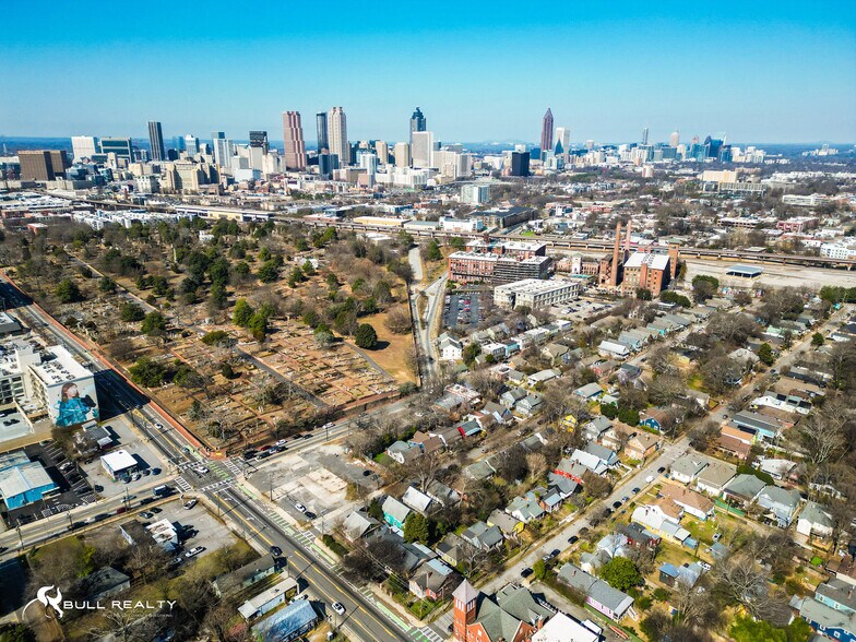 More Photos Of 242 SE Boulevard, Atlanta Restaurant For Sale