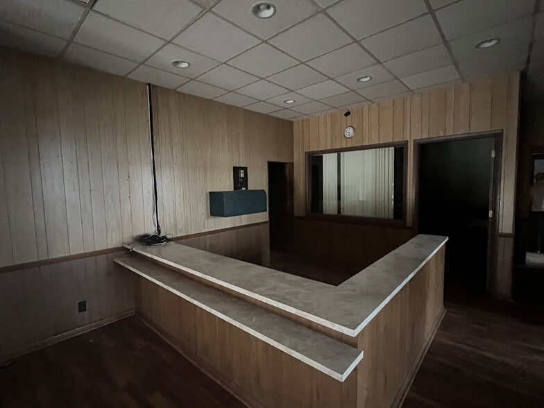 More Photos Of 616 N Jackson St, Danville Warehouse For Sale
