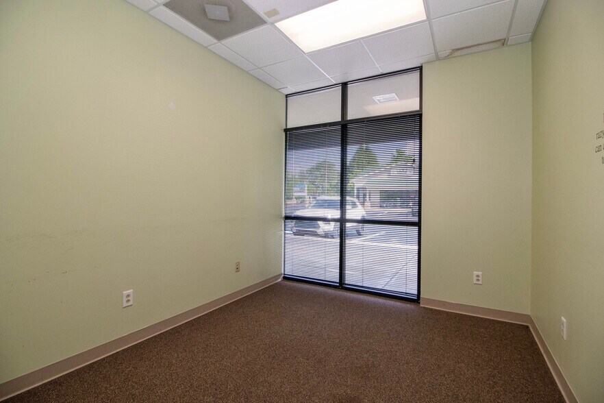 More Photos Of 285 N Main St, Troutman General Retail For Lease