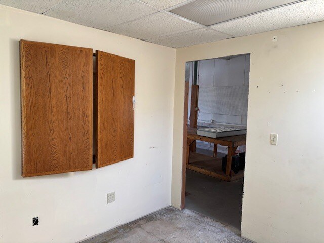 More Photos Of 12 Pease Ave, Middletown Showroom For Lease